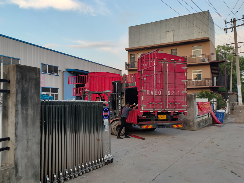 金用護(hù)欄2022年7月8日鋅鋼圍墻護(hù)欄裝車(chē)發(fā)貨！