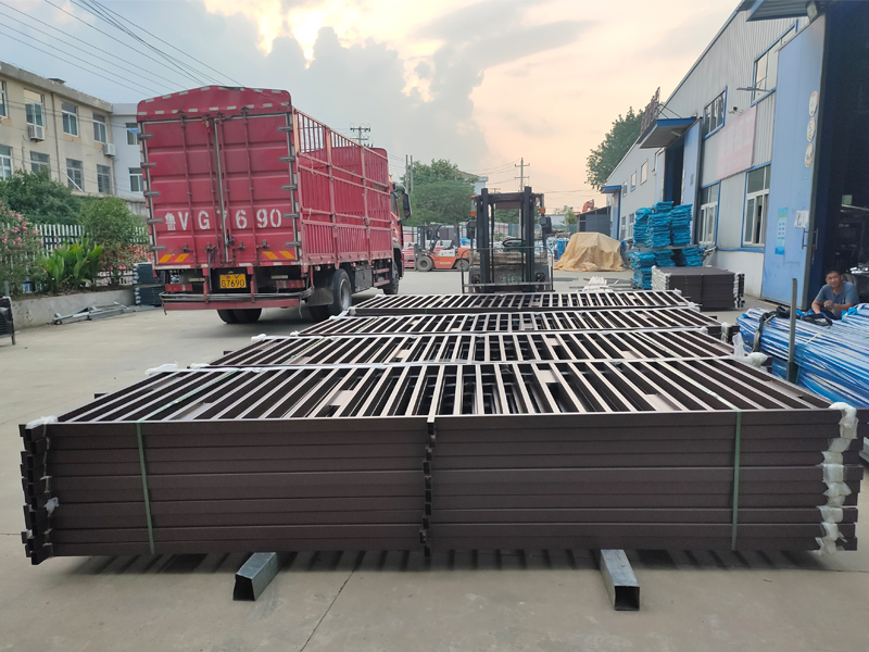 金用護欄2022年7月20日鋅鋼圍墻護欄裝車發貨！