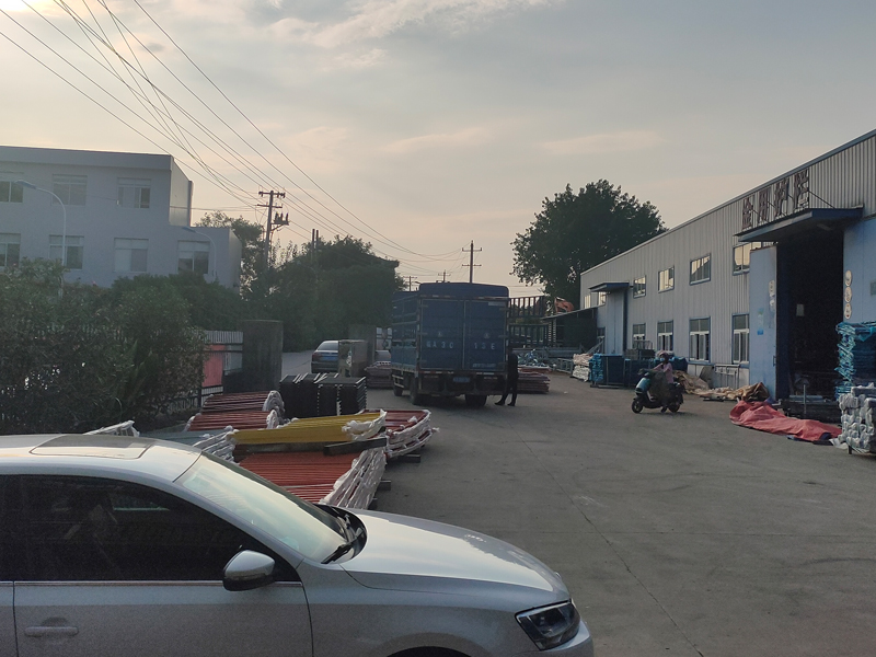 金用護欄2022年8月1日鋅鋼飄窗欄桿裝車發貨！