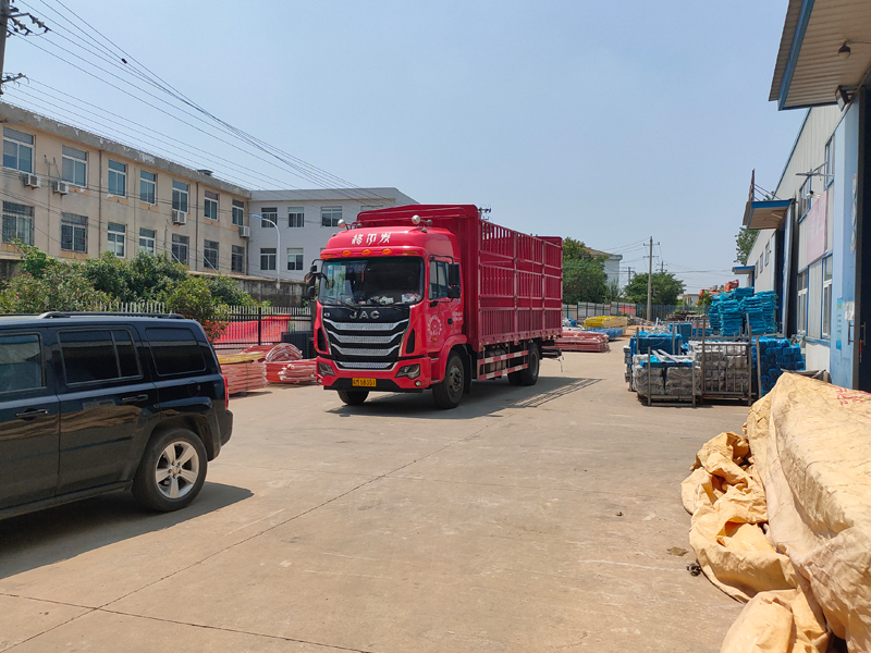 金用護欄2022年8月4日鋅鋼飄窗欄桿裝車發貨！