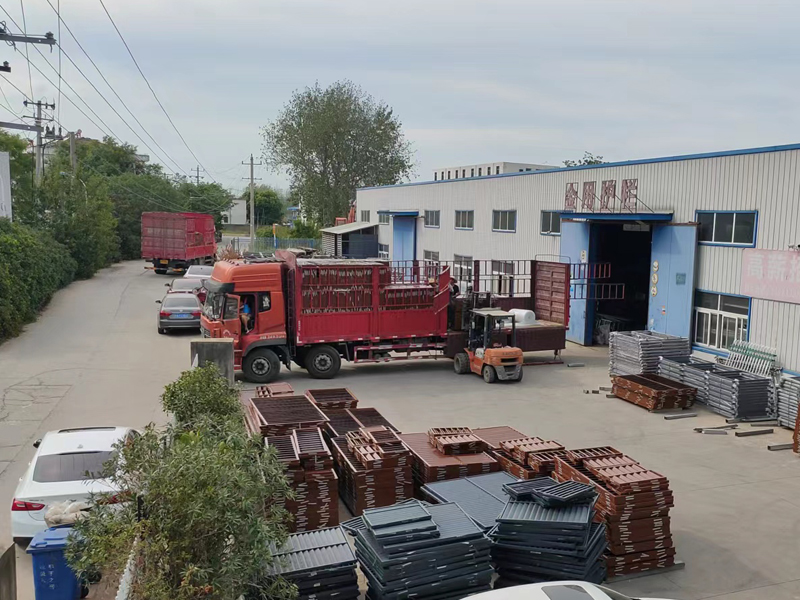 金用護(hù)欄2022年8月22日鋁合金百葉窗裝車發(fā)貨！