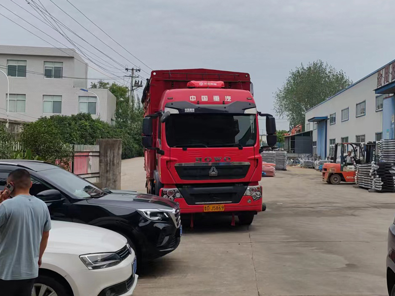 金用護欄2022年8月29日鋅鋼空調(diào)護欄裝車發(fā)貨！