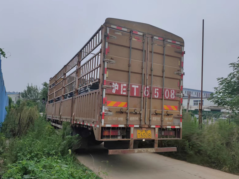 金用護(hù)欄2022年8月30日鋅鋼陽臺(tái)護(hù)欄裝車發(fā)貨! 金用護(hù)欄2022年8月30日鋅鋼陽臺(tái)護(hù)欄裝車發(fā)貨!