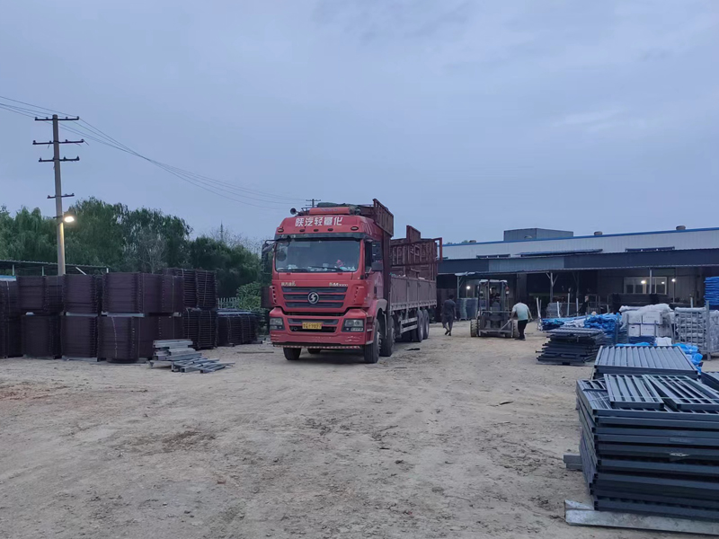 金用護(hù)欄2022年9月7日鋅鋼組裝護(hù)欄裝車發(fā)貨! 金用護(hù)欄2022年9月7日鋅鋼組裝護(hù)欄裝車發(fā)貨!