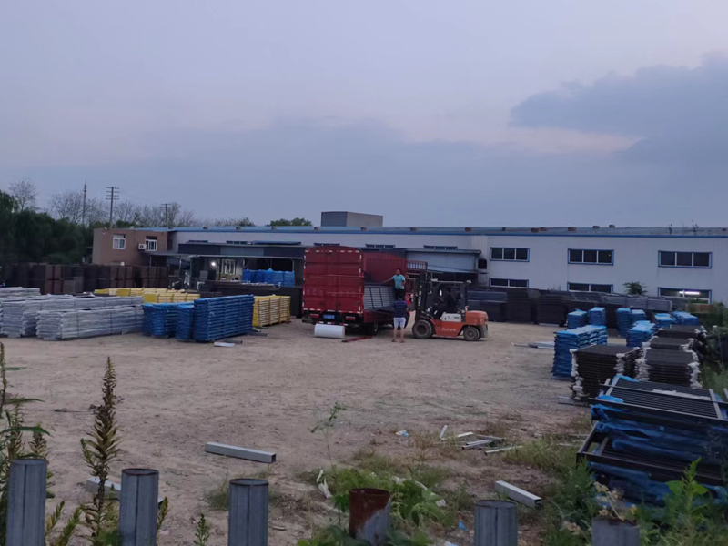 金用護欄2022年9月20日鋅鋼百葉窗裝車發(fā)貨！