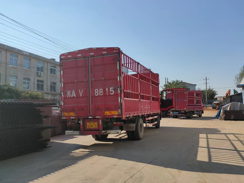 金用護(hù)欄2022年10月13日鋅鋼圍墻護(hù)欄裝車(chē)發(fā)貨！