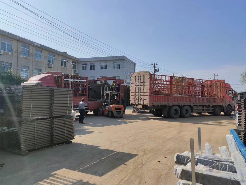 金用護欄2022年11月2日鋅鋼護窗欄桿裝車發貨！