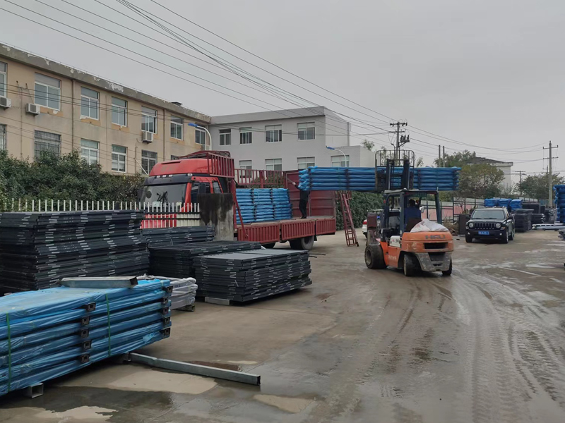 金用護欄2022年11月25日鋅鋼陽臺護欄裝車發貨！