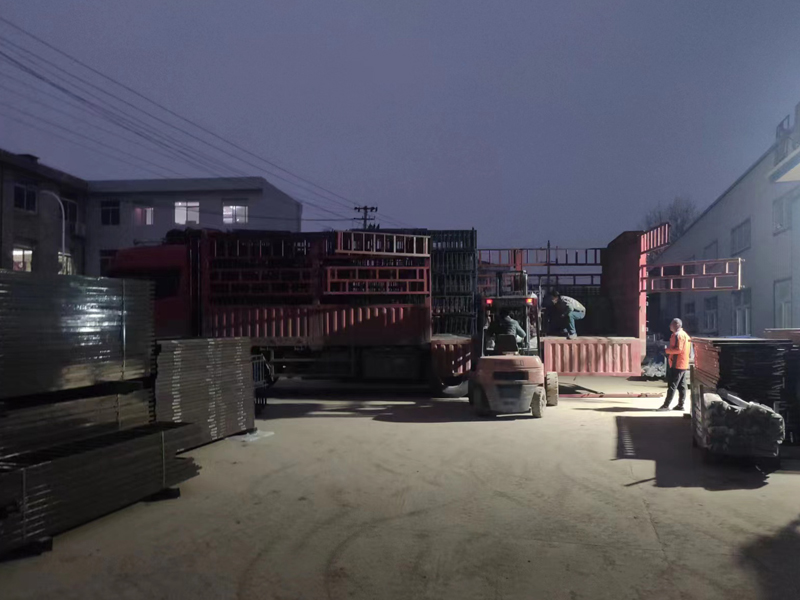 金用護欄2022年12月15日鋅鋼百葉窗裝車發(fā)貨！