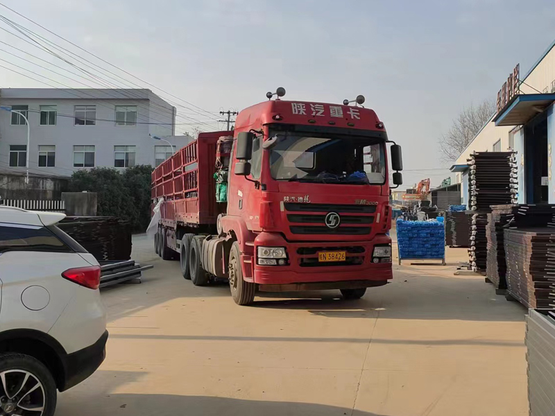 金用護(hù)欄2022年12月17日鋅鋼組裝護(hù)欄裝車(chē)發(fā)貨！