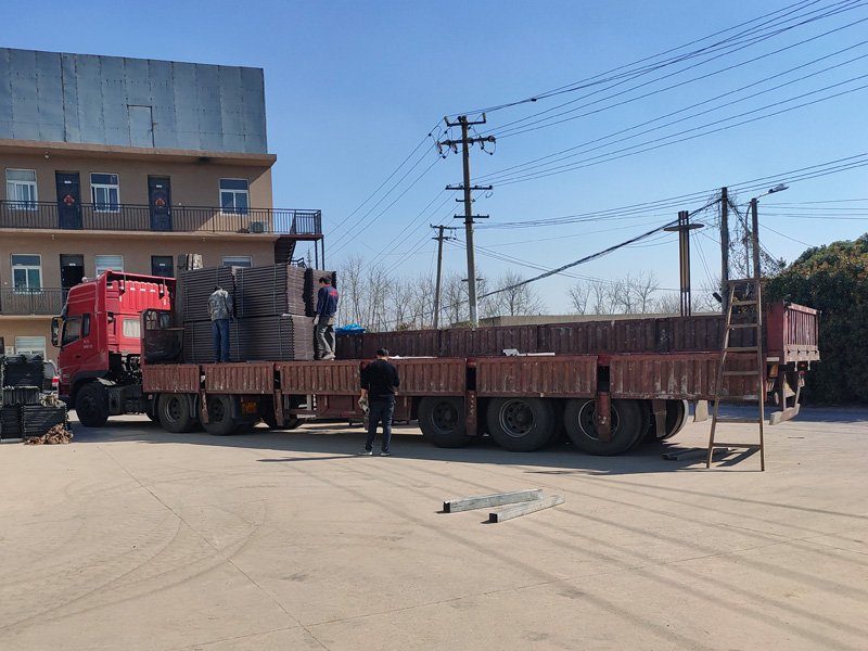 金用護(hù)欄2023年3月13日鋅鋼飄窗護(hù)欄裝車發(fā)貨！