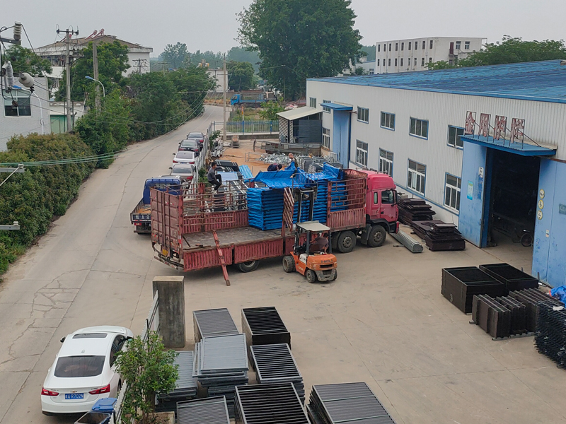 金用護欄2023年5月11日鋅鋼護窗欄桿裝車發貨！