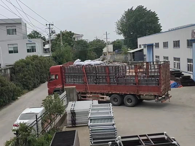 金用護欄2023年5月17日鋅鋼飄窗欄桿裝車發(fā)貨！