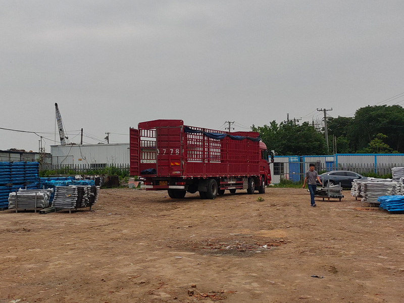 2023年5月23日鋅鋼護(hù)窗欄桿裝車發(fā)貨！