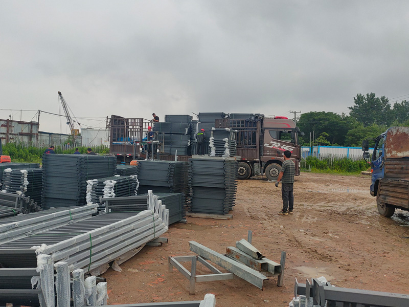 2023年6月6日鋅鋼護窗欄桿裝車發貨！