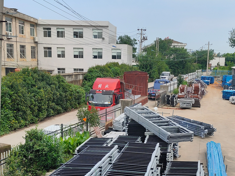 2023年7月8日鋅鋼玻璃護欄裝車發貨！