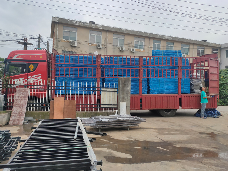 2023年7月15日鋅鋼陽臺護欄裝車發貨！