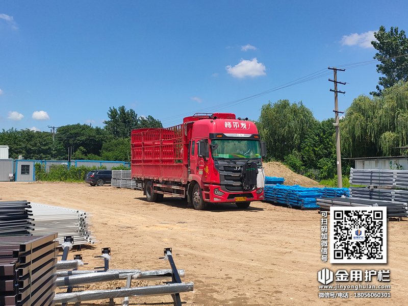 2023年7月28日鋁合金百葉窗裝車發(fā)貨！