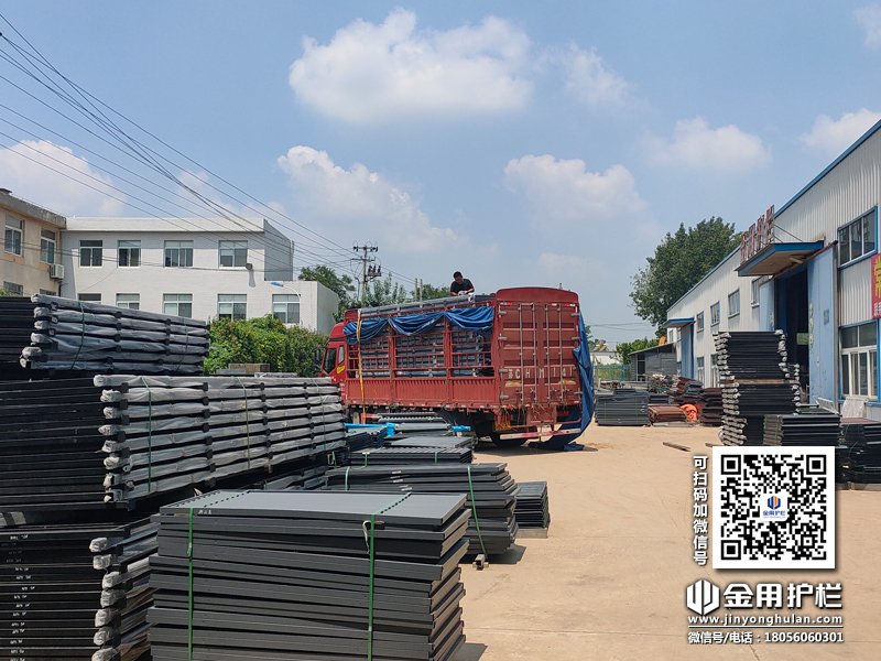 2023年8月15日鋅鋼玻璃欄桿裝車(chē)發(fā)貨！