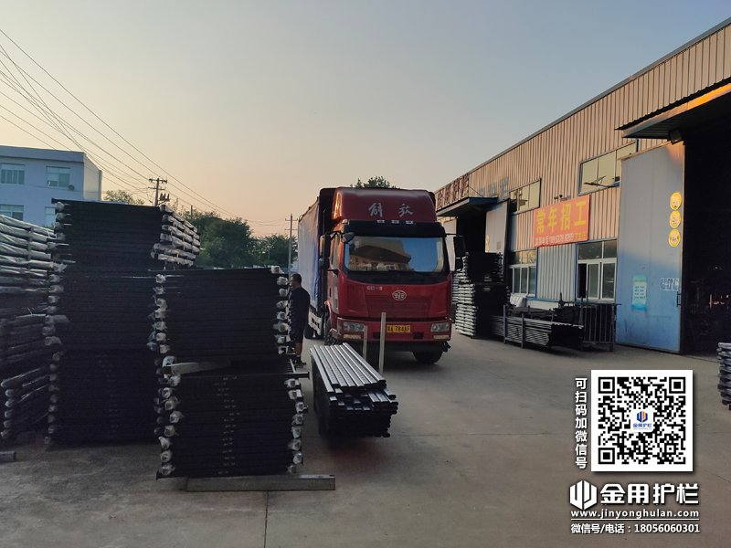 2023年9月7日鋅鋼圍墻護欄裝車發貨！