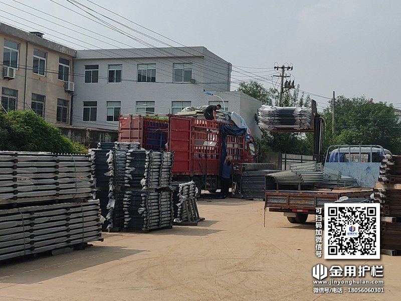 2023年9月28日鋅鋼圍墻護欄裝車發貨！