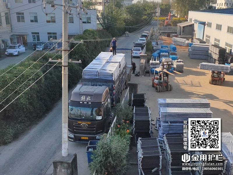 2023年10月18日鋅鋼陽臺(tái)欄桿裝車發(fā)貨! 2023年10月18日鋅鋼陽臺(tái)欄桿裝車發(fā)貨!