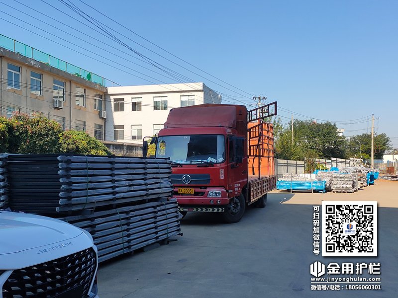 2023年10月23日鋅鋼百葉窗裝車發貨！