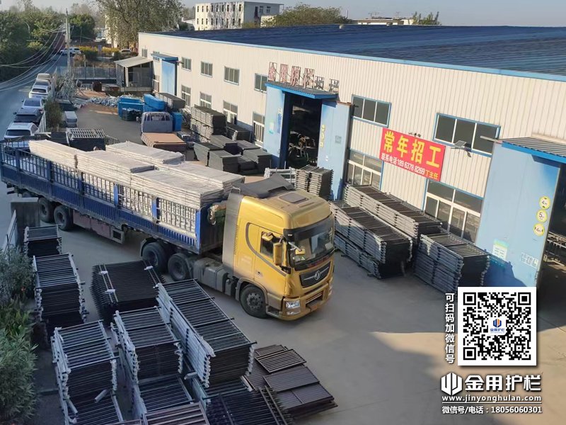 2023年11月3日鋅鋼陽臺護欄裝車發(fā)貨! 2023年11月3日鋅鋼陽臺護欄裝車發(fā)貨!