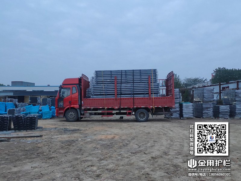 2023年11月15日鋅鋼陽臺護欄裝車發(fā)貨！