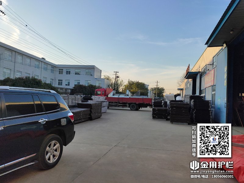2023年11月18日鋅鋼護(hù)窗欄桿裝車發(fā)貨！