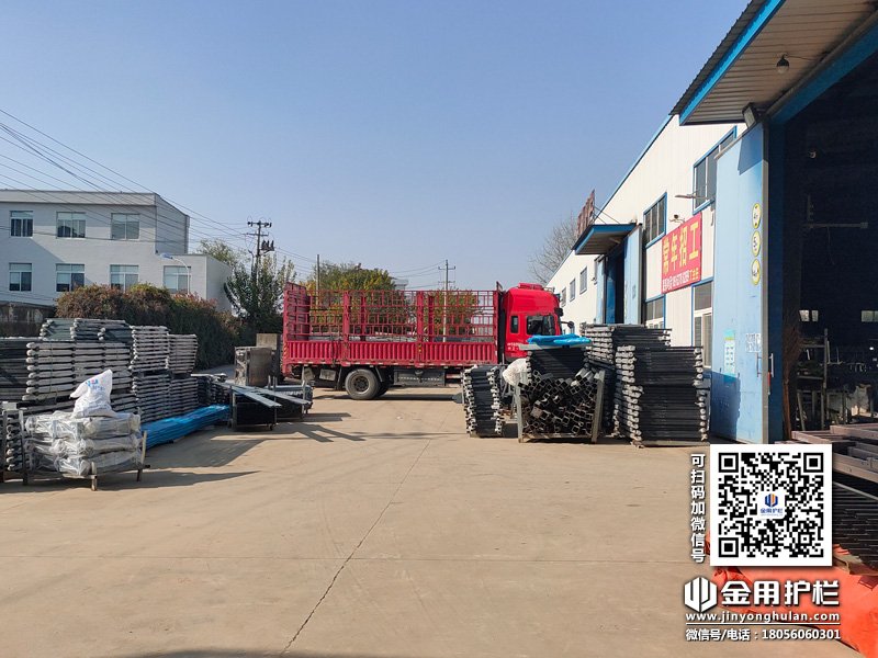 2023年12月2日鋅鋼護窗欄桿裝車發貨！