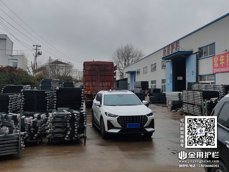 2023年12月14日鋅鋼圍墻護(hù)欄裝車發(fā)貨！