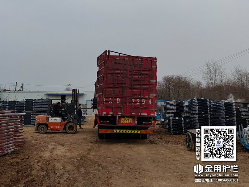 2024年1月8日鋅鋼樓梯欄桿裝車發貨！