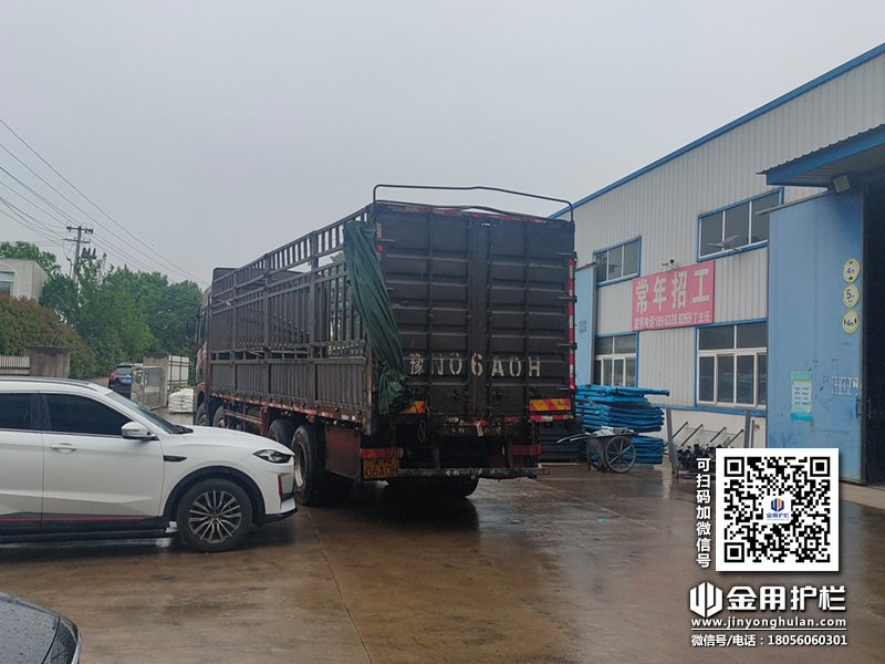 2024年4月30日鋅鋼百葉窗裝車發貨！