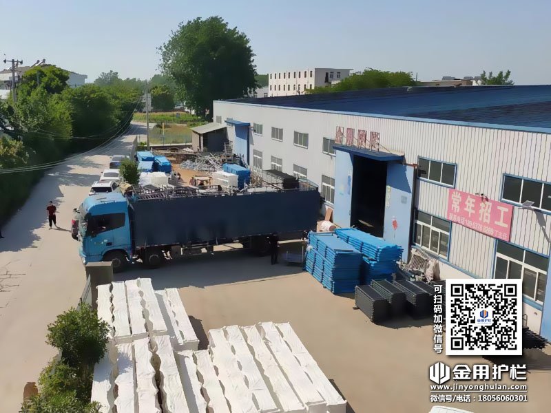 2024年5月15日鋅鋼空調(diào)欄桿裝車發(fā)貨！