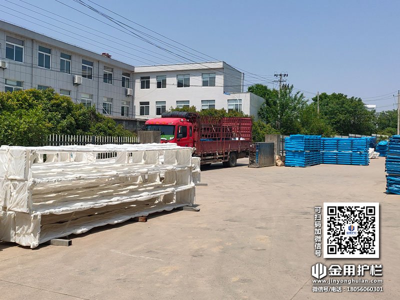 2024年5月18日鋅鋼欄桿裝車發貨！