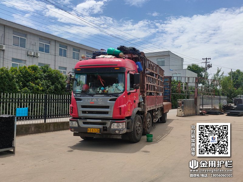 2024年6月24日鋅鋼空調欄桿裝車發貨！