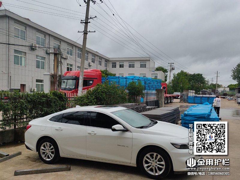 2024年7月1日鋅鋼陽臺(tái)欄桿裝車發(fā)貨！