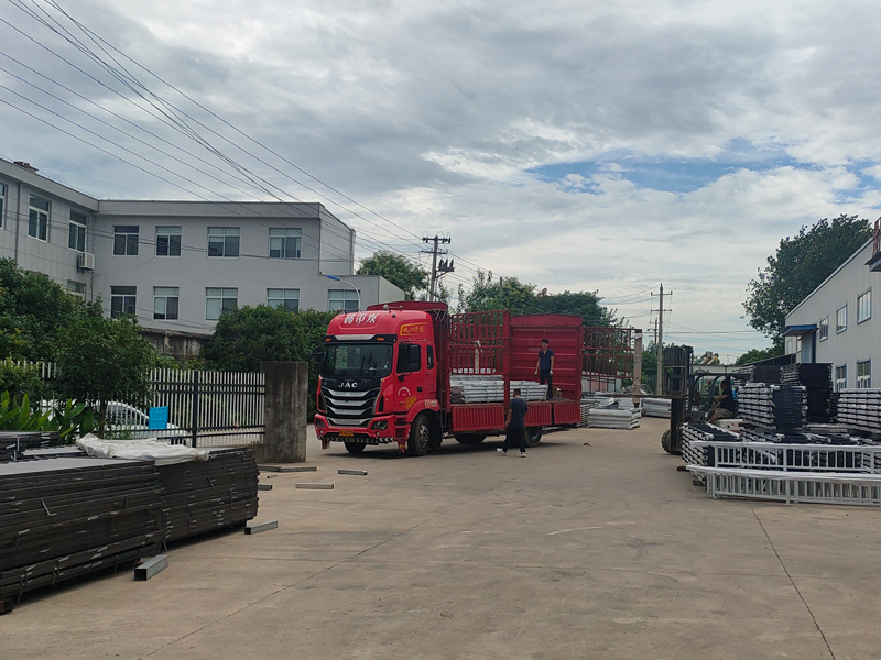 2024年7月20日鋅鋼連廊欄桿裝車發貨！