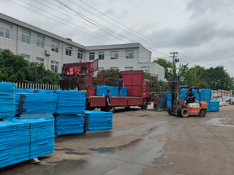 2024年7月27日鋅鋼陽臺(tái)欄桿裝車發(fā)貨! 2024年7月27日鋅鋼陽臺(tái)欄桿裝車發(fā)貨!