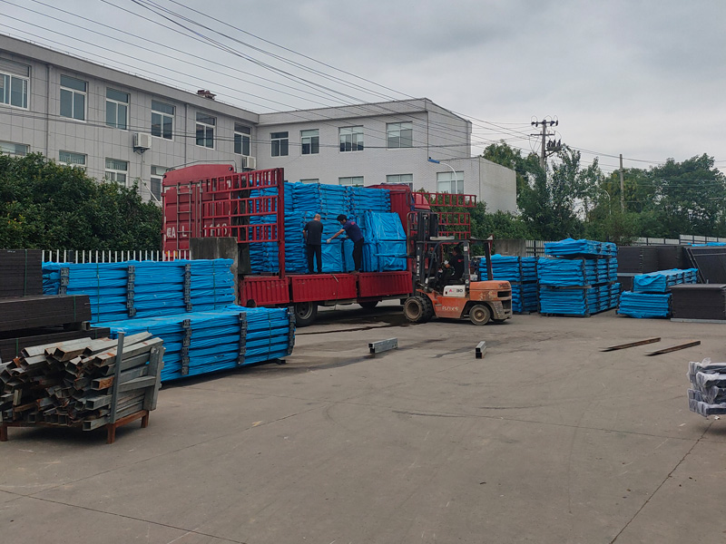 2024年9月20日鋅鋼陽(yáng)臺(tái)護(hù)欄裝車發(fā)貨！