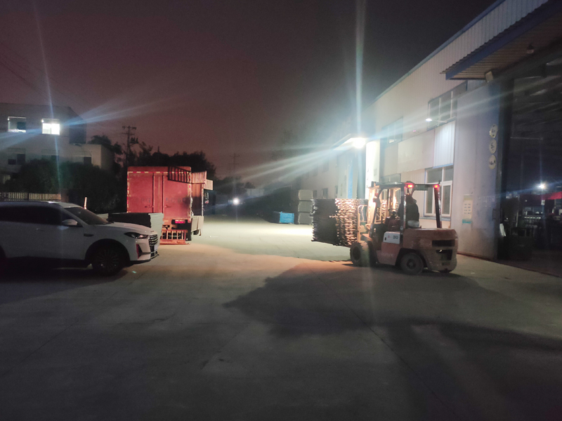 2024年11月6日鋅鋼圍墻護(hù)欄裝車發(fā)貨！