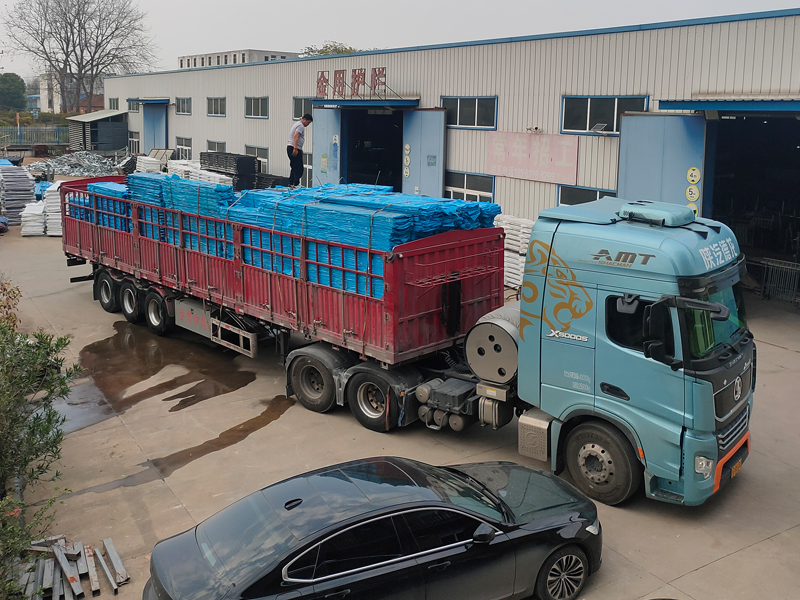 2024年11月15日鋅鋼連廊欄桿裝車發貨！