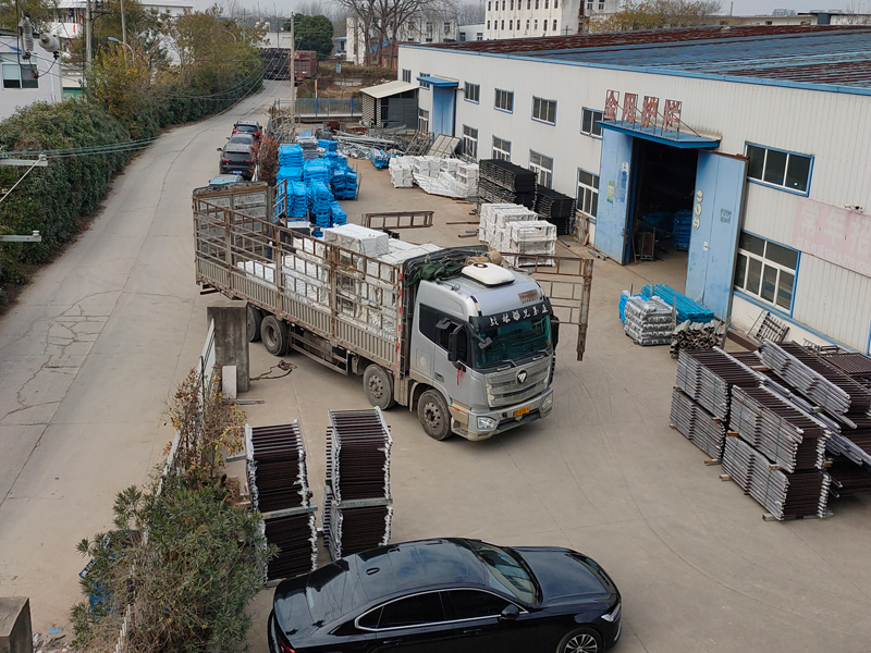 2024年12月9日鋅鋼空調欄桿裝車發貨！