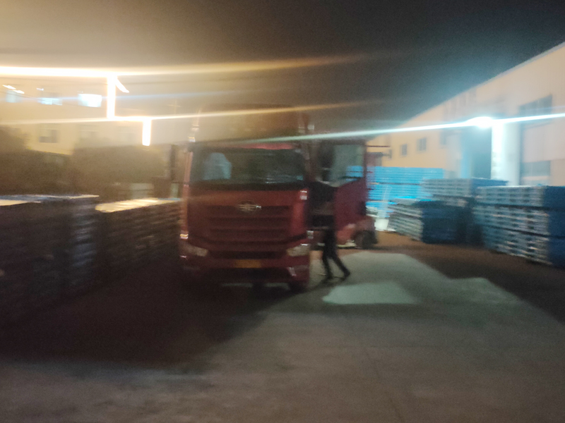 2024年12月20日鋅鋼百葉窗裝車發(fā)貨！