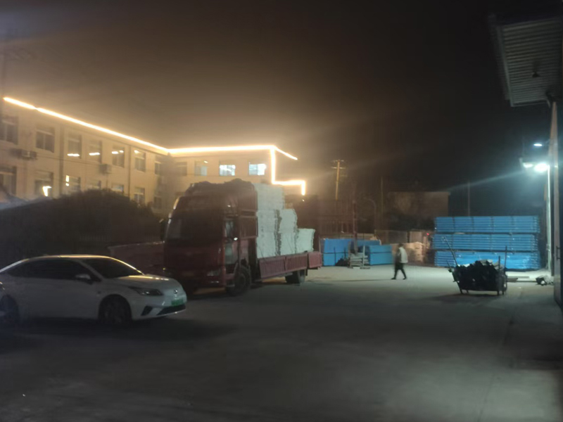 2025年1月6日鋅鋼護(hù)窗欄桿裝車發(fā)貨！