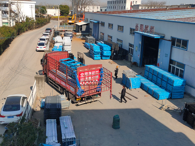 2025年3月20日鋅鋼玻璃護欄裝車發貨！