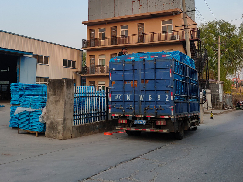 2025年4月2日鋅鋼空調欄桿裝車發貨！