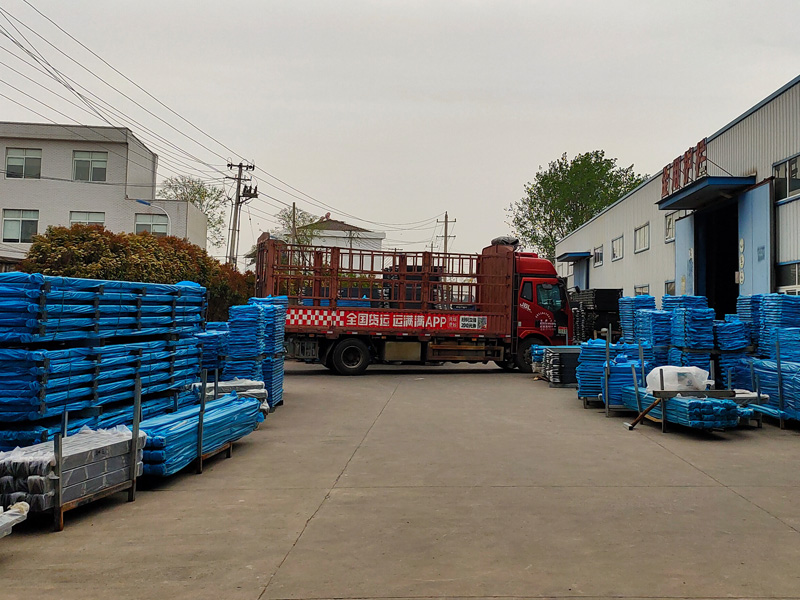 2025年4月12日鋁合金百葉窗裝車發(fā)貨！