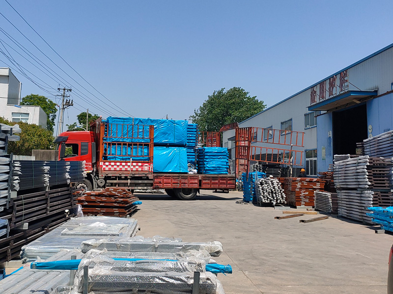 2025年5月15日鋅鋼陽臺(tái)護(hù)欄裝車發(fā)貨！